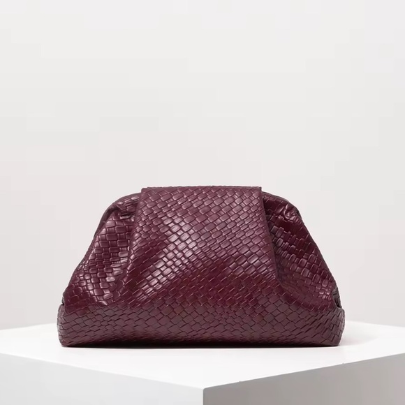 Handbags - Elegant Woven Leather Clutch - Burgundy